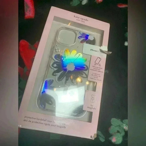 Kate Spade for MagSafe  iridescent protective hardshell case for iPhone 13 - Picture 3 of 5